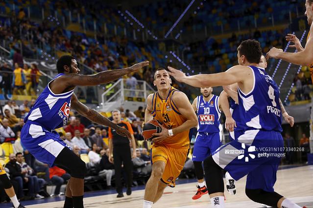 罗马诺：米兰和戴维没接触，球员经纪人否认所有冬窗离队传闻（罗马诺称：米兰与戴维无接触，球员经纪人驳斥全部冬窗离队传闻）