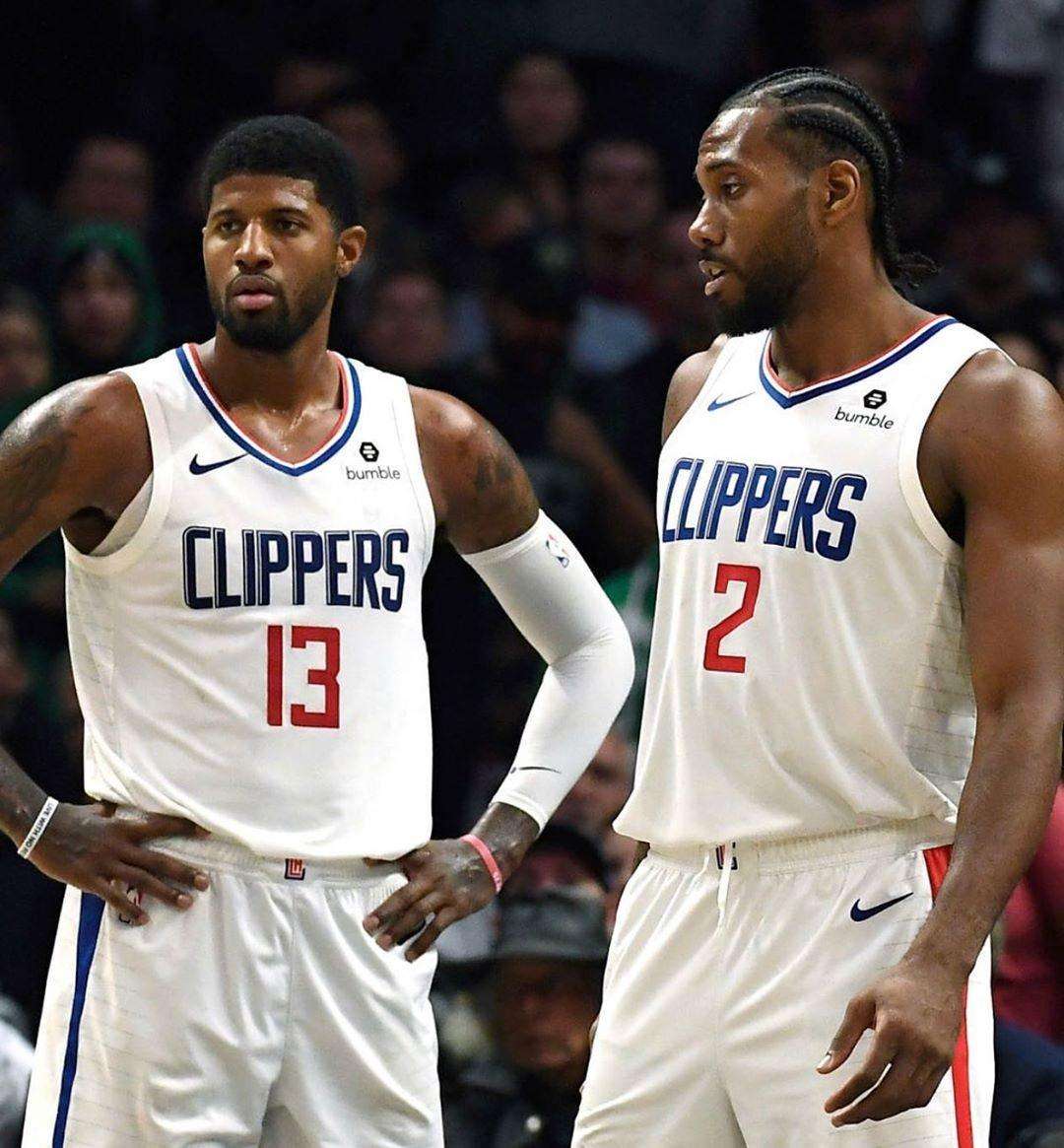 看着都疼！加纳国脚脚踝90度翻转，被日本击败，下轮战玻利维亚（加纳国脚脚踝近90度扭曲令人揪心，球队不敌日本，下一轮迎战玻利维亚）