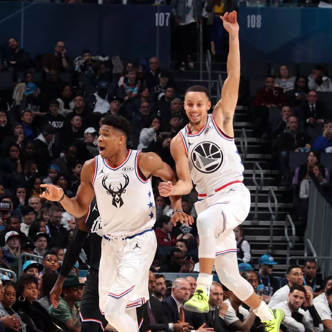 3-2大逆转！AC米兰争冠有戏：3连胜登顶+13轮不败，榜首3强差1分（AC米兰3-2翻盘登顶！豪取三连胜+13轮不败，争冠重燃：榜首三强仅差1分）